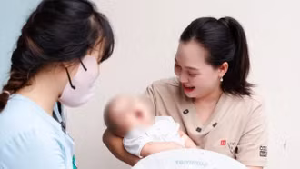 Từ Mỹ trở về, người mẹ Việt góp phần mang lại nụ cười cho 50 trẻ em dị tật