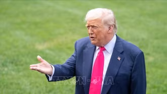 Tổng thống Trump tuyên bố sắp áp thuế với chất bán dẫn và dược phẩm