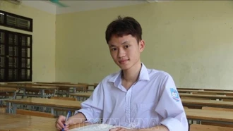 Nghị lực vượt khó của nam sinh thủ khoa tổ hợp A00