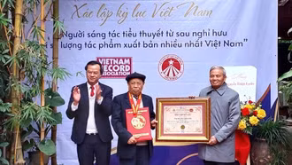 Xác lập Kỷ lục Việt Nam cho tác giả U90 từng viết 100 cuốn tiểu thuyết