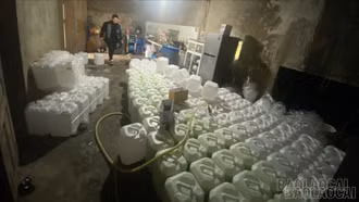 Phát hiện và xử lý cơ sở kinh doanh 880 lít rượu hương cốm không rõ nguồn gốc