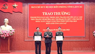 Trao Bằng khen của Bộ Tư lệnh Bộ đội Biên phòng cho các tập thể, cá nhân có thành tích xuất sắc trong Chuyên án LC1225