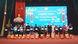 Xã Bảo Thắng trao 243 suất quà cho hộ nghèo và cận nghèo trong Chương trình "Tết vì người nghèo - Xuân Bính Ngọ 2026"