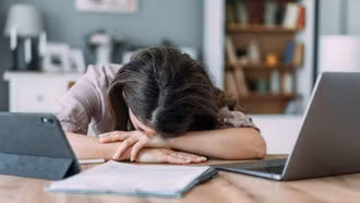 Vì sao càng sống tiện nghi, con người lại càng dễ mệt mỏi?