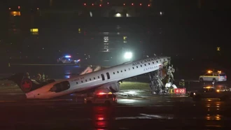 Máy bay va chạm với xe cứu hỏa tại sân bay của Mỹ khiến 2 phi công thiệt mạng