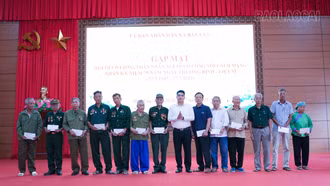 Xã Bản Lầu: Gặp mặt, tặng quà người có công nhân kỷ niệm 79 năm Ngày Thương binh - Liệt sĩ