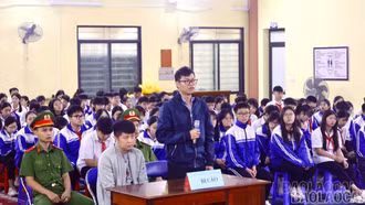 Hơn 1.000 học sinh phường Lào Cai tham gia chương trình hưởng ứng Ngày Pháp luật Việt Nam 09/11