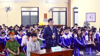 Hơn 1.000 học sinh phường Lào Cai tham gia chương trình hưởng ứng Ngày Pháp luật Việt Nam 09/11