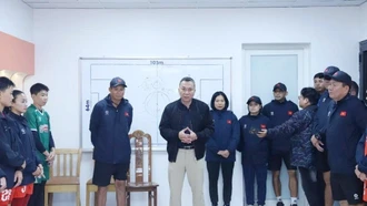 Lãnh đạo Liên đoàn Bóng đá Việt Nam giao nhiệm vụ cho đội tuyển nữ tại SEA Games 33