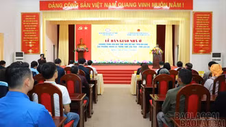 Chủ tịch UBND tỉnh Nguyễn Tuấn Anh dự lễ bàn giao nhà ở cho hộ nghèo tại 3 phường