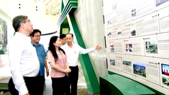Chuẩn bị gian trưng bày của tỉnh Lào Cai tại Triển lãm thành tựu đất nước mừng Quốc khánh 2-9