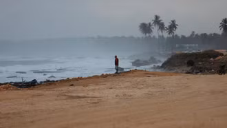 Bão Erin tàn phá Caribe, đe dọa bờ biển Mỹ với sóng lớn và lũ lụt
