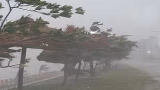 Bão số 3 vừa tăng lên 1 cấp và còn mạnh thêm, mưa lớn nhất tập trung vào đêm nay và sáng mai