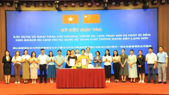 Du lịch bằng giấy thông hành hút khách