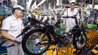 Thị trường xe máy xăng 'rục rịch' giảm giá trước 'giờ G'