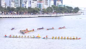 Đua thuyền truyền thống trên sông Hàn mừng Quốc khánh 2/9