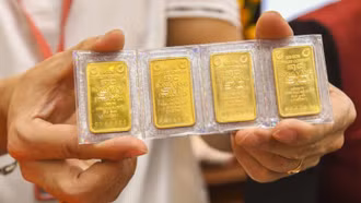 Giá vàng trong nước bật tăng mạnh lên mức kỷ lục mới 126,6 triệu đồng