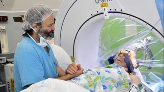 Israel: Phẫu thuật não bằng phương pháp thôi miên bệnh nhân