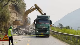 Thi công khắc phục sạt lở trên Tỉnh lộ 155 cần đảm bảo an toàn, thông suốt