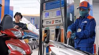 Giá xăng dầu đồng loạt tăng, RON95-III có giá mới là 20.576 đồng mỗi lít