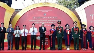 95 thủ khoa xuất sắc ghi danh Sổ vàng