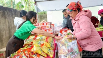 Ấm áp phiên chợ 0 đồng tại xã Khánh Yên