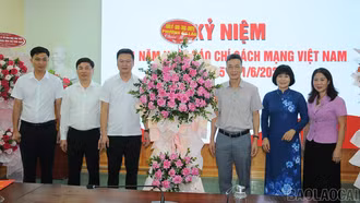 Các cơ quan, đơn vị, địa phương chúc mừng Báo và Phát thanh, Truyền hình Lào Cai nhân Ngày Báo chí cách mạng Việt Nam 