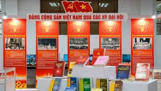 Trưng bày gần 800 tư liệu "Đảng Cộng sản Việt Nam qua các kỳ Đại hội"