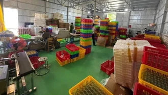 Triệt phá đường dây sản xuất yến giả, thu giữ gần 38.000 lọ nước yến