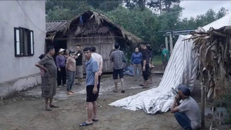 Vừa sạc vừa xem điện thoại, nam thanh niên bị sét đánh tử vong