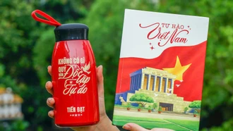 Giới trẻ 'lên đồ' rực rỡ đón Quốc khánh 2/9