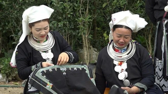 Giữ hồn thổ cẩm người Dao Tiền nơi đỉnh Đèo Gió