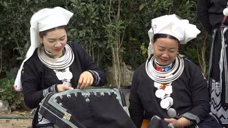 Giữ hồn thổ cẩm người Dao Tiền nơi đỉnh Đèo Gió