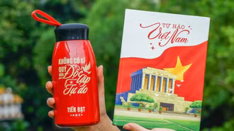 Giới trẻ 'lên đồ' rực rỡ đón Quốc khánh 2/9