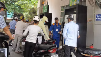 Giá xăng dầu cùng giảm, mặt hàng RON95-III xuống dưới 20.000 đồng mỗi lít