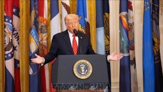 Tổng thống Trump 'cân nhắc tiếp quản' Eo biển Hormuz giữa chiến sự với Iran