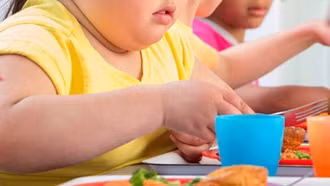 UNICEF: Lần đầu tiên tỷ lệ béo phì vượt suy dinh dưỡng ở trẻ em trên toàn cầu