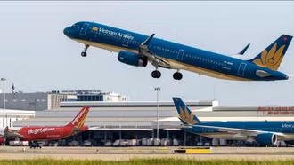 Linh hoạt phương án điều tiết bay chờ, chuyển sân bay khi bão số 5 đổ bộ