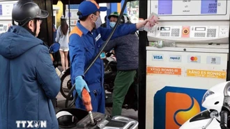 Giá xăng dầu đồng loạt tăng trở lại, xăng RON95-III có giá mới là 18.712 đồng