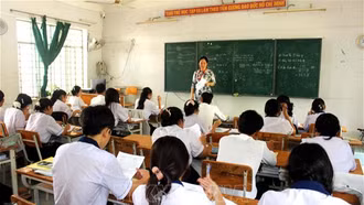 Chế độ nghỉ hưu trước tuổi, thôi việc với hiệu trưởng, hiệu phó dôi dư sau sáp nhập