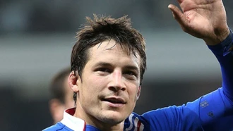 Cựu tuyển thủ bóng bầu dục Pháp thi đấu từ thiện tại Việt Nam