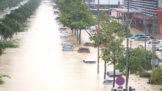 Sau mưa lũ lịch sử, Biển Đông vẫn còn 1 - 2 cơn bão nữa trong thời gian tới