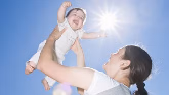 Người Việt thiếu nghiêm trọng vitamin D vì tránh nắng quá kỹ