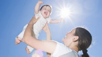 Người Việt thiếu nghiêm trọng vitamin D vì tránh nắng quá kỹ