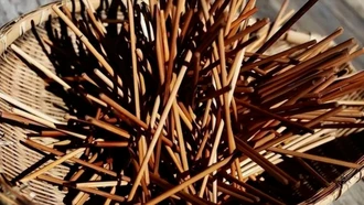 Mẹo nhỏ giúp bạn loại bỏ chất kịch độc trên đũa mốc
