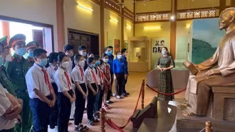 Nâng cao nhận thức và hành động bảo tồn di sản trong giới trẻ