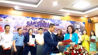 Giải leo núi chinh phục đỉnh Tà Xùa 2024 thưởng kim cương cho vận động viên