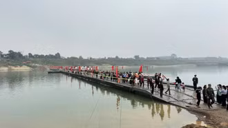 Cầu phao Đoan Hùng phục vụ hơn 76.000 lượt người và phương tiện dịp Tết