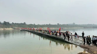 Cầu phao Đoan Hùng phục vụ hơn 76.000 lượt người và phương tiện dịp Tết