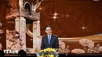 Trao tình yêu, niềm tự hào tiếng Việt và văn hóa Việt tới các thế hệ kiều bào